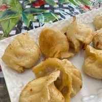 Тесто тонкое, начинка сочная: крупный план