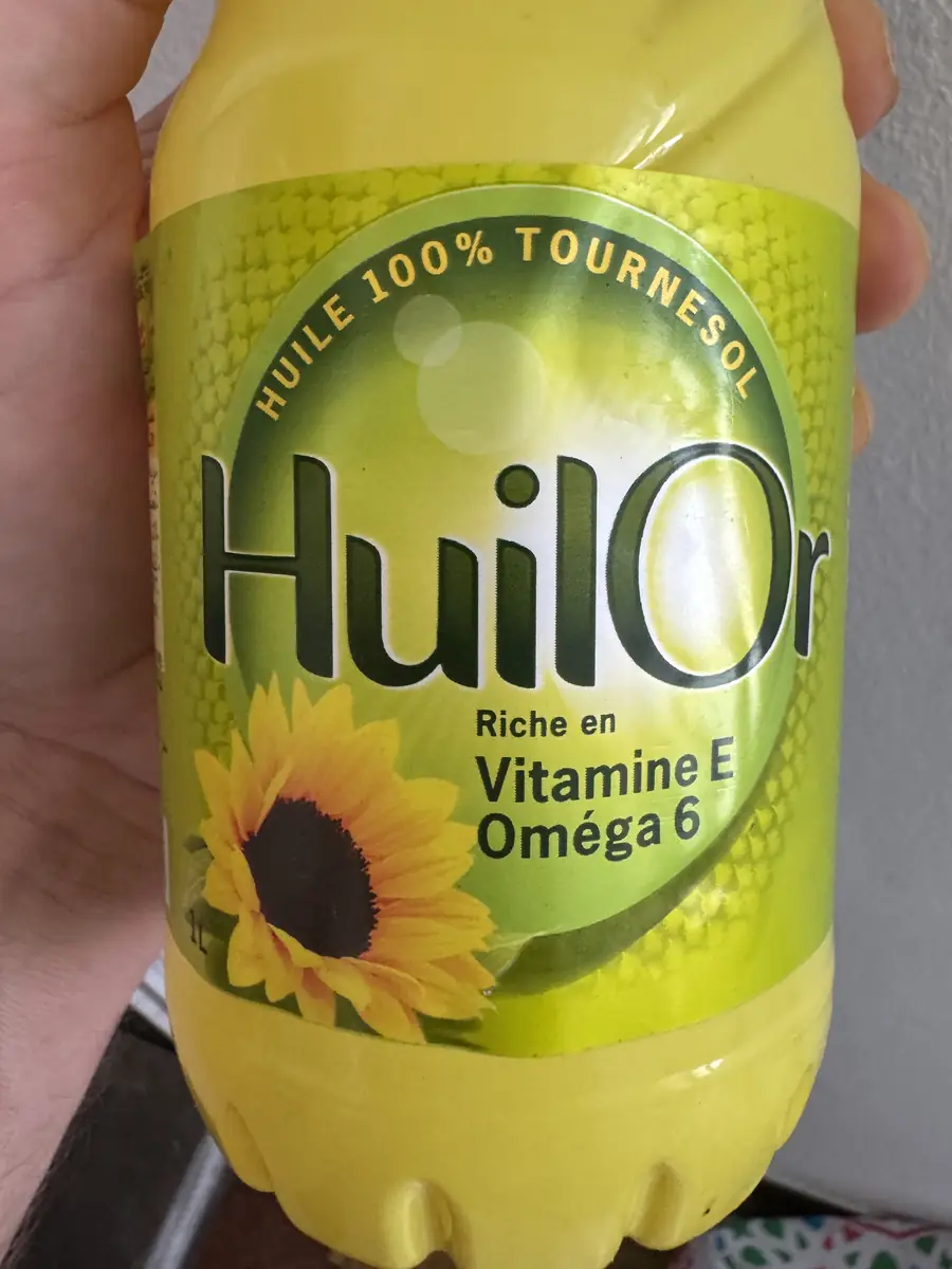 Непрозрачная бутылка подсолнечного масла HuilOr 100% tournesol