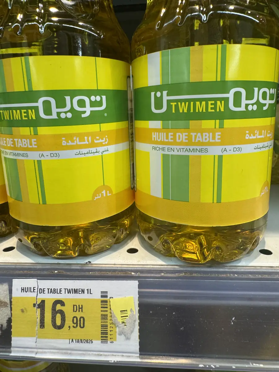 Бутылка масла Twimen 1 л с ценником 16,90 дирхама, частная марка сети Label Vie