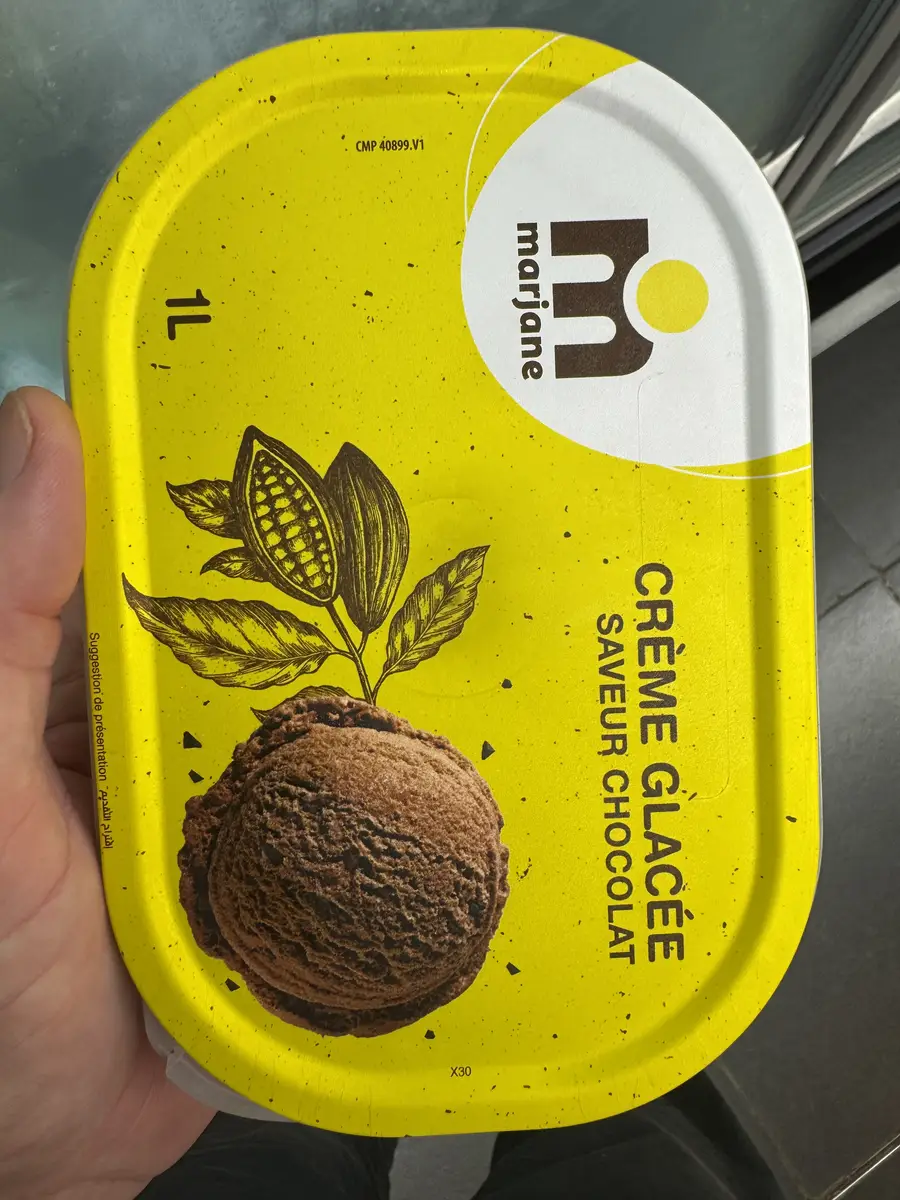Упаковка marjane Crème glacée на полке магазина в Марокко