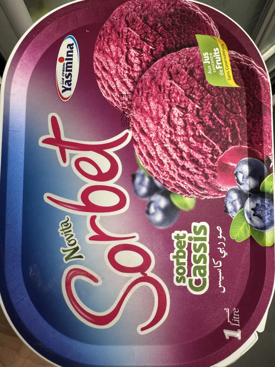 Лицевая сторона сорбета Novita Cassis с плашками «на фруктовом соке» и «без консервантов»